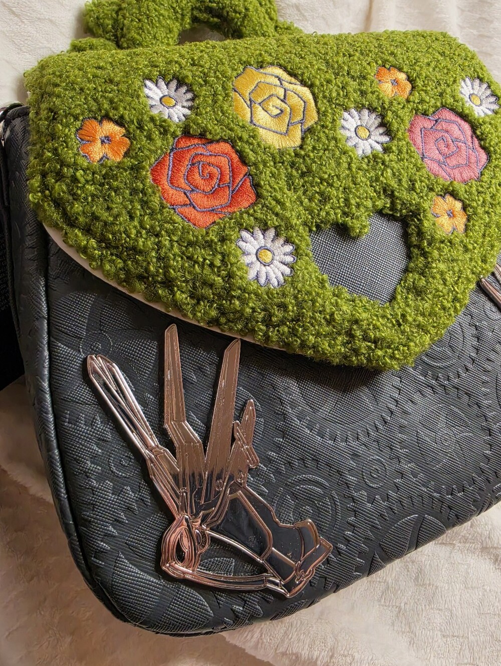 EDWARD SCISSORHANDS CROSSBODY SHERPA Loungefly NWT - Picture 4 of 12